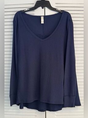 Altar'd State Navy Long Sleeve High Lo Swing Top Shirt Sz M Oversize Flattering